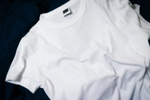 Wit T-shirt voorbeeld. Met logo meer marge